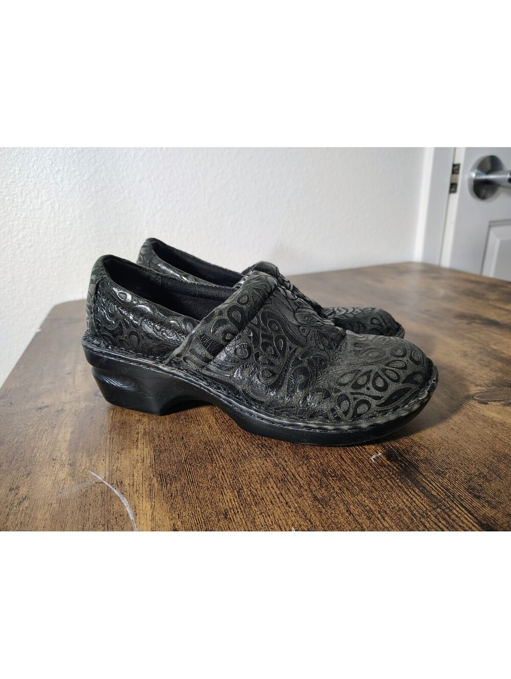 BOC Born Concept Peggy Clogs Black Leather Tooled Paisley Mules Shoes Size 8 39